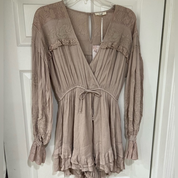 NEW tan boho lace ruffle bow romper - Picture 9 of 10